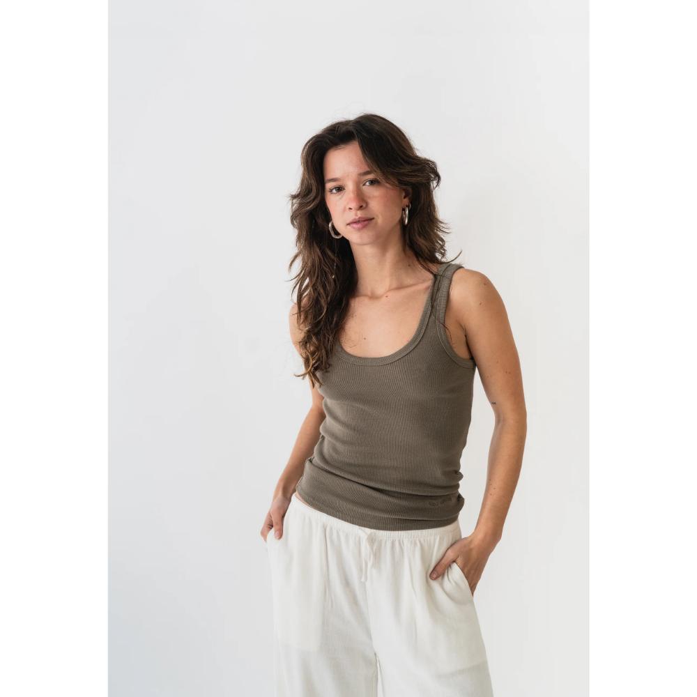 GIRL CRUSH RIBBED CAMI SCOOPED NECK KAKI