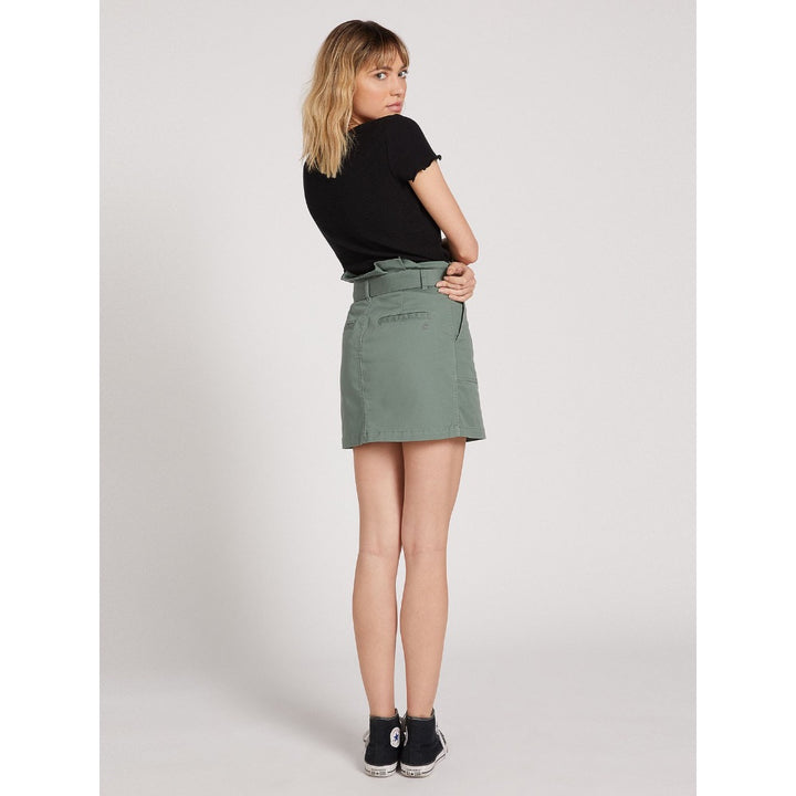 VOLCOM FROCHICKIE BELTED MINI SKIRT FOREST GREEN