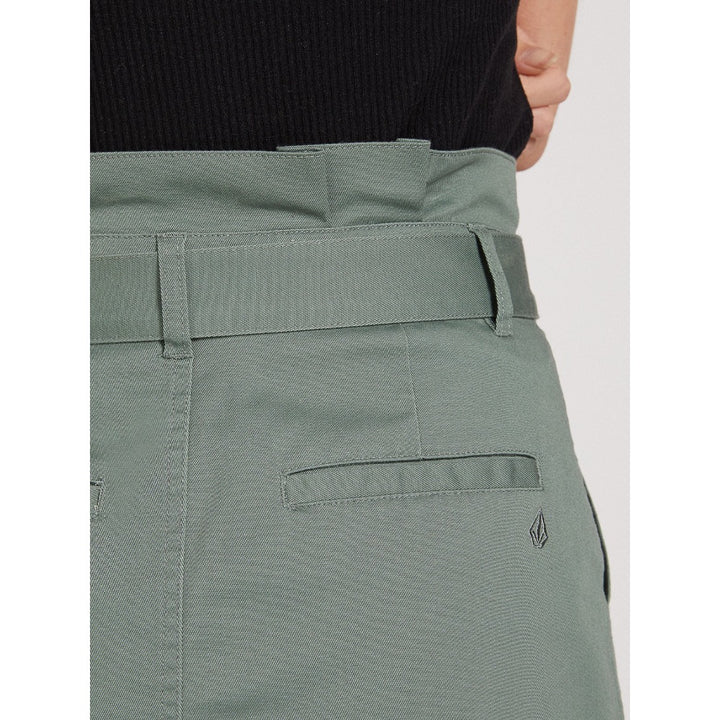 VOLCOM FROCHICKIE BELTED MINI SKIRT FOREST GREEN