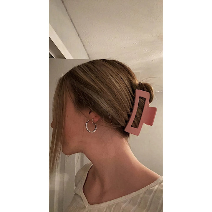 PIXIE WOO HONEY OVERSIZED CLAW CLIP ROSÉ