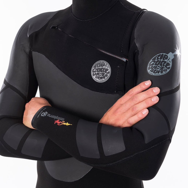 RIP CURL FLASHBOMB HEATSEEKER 5/4 HOODED CHEST ZIP BLACK