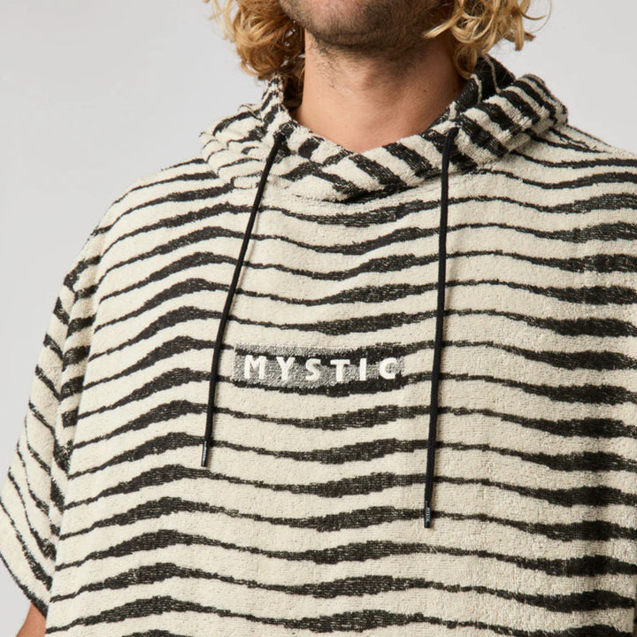 MYSTIC JACQUARD PONCHO MARSHMALLOW