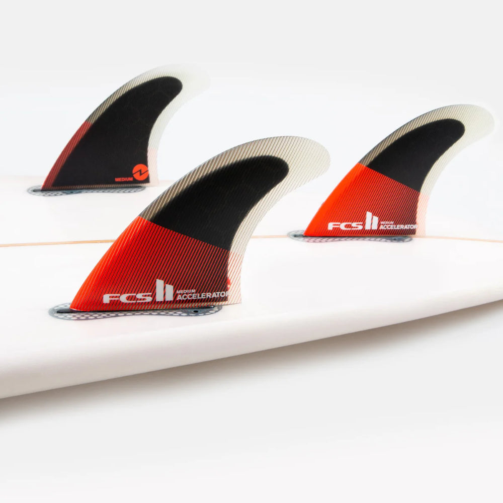 FCS II ACCELERATOR PC TRI FIN SET RED/BLACK MEDIUM