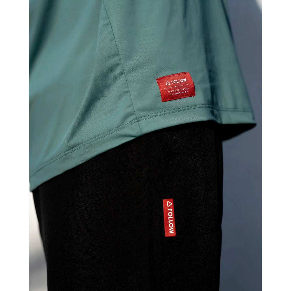 FOLLOW WATER TEE L/S OLIVE