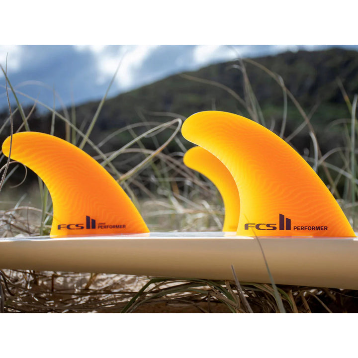 FCS II PERFORMER TRI FIN SET MANGO MEDIUM