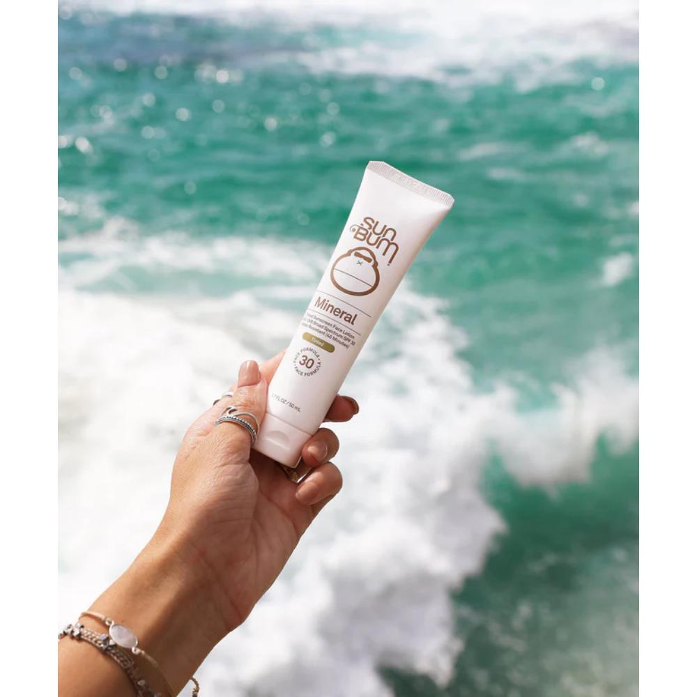 SUN BUM MINERAL SPF30 TINTED SUNSCREEN FACE LOTION