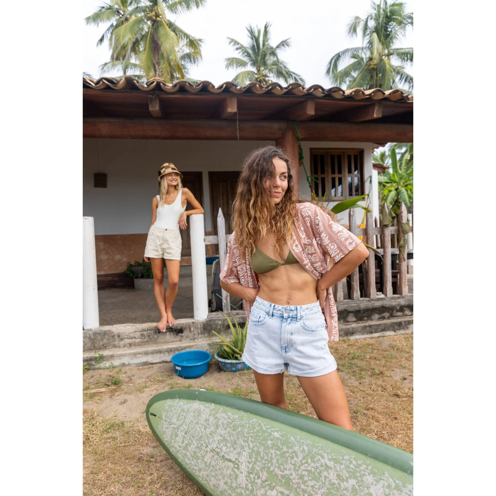 SISSTR ISLAND BEAUTY SHORT SLEEVE WOVEN TOP HENNA